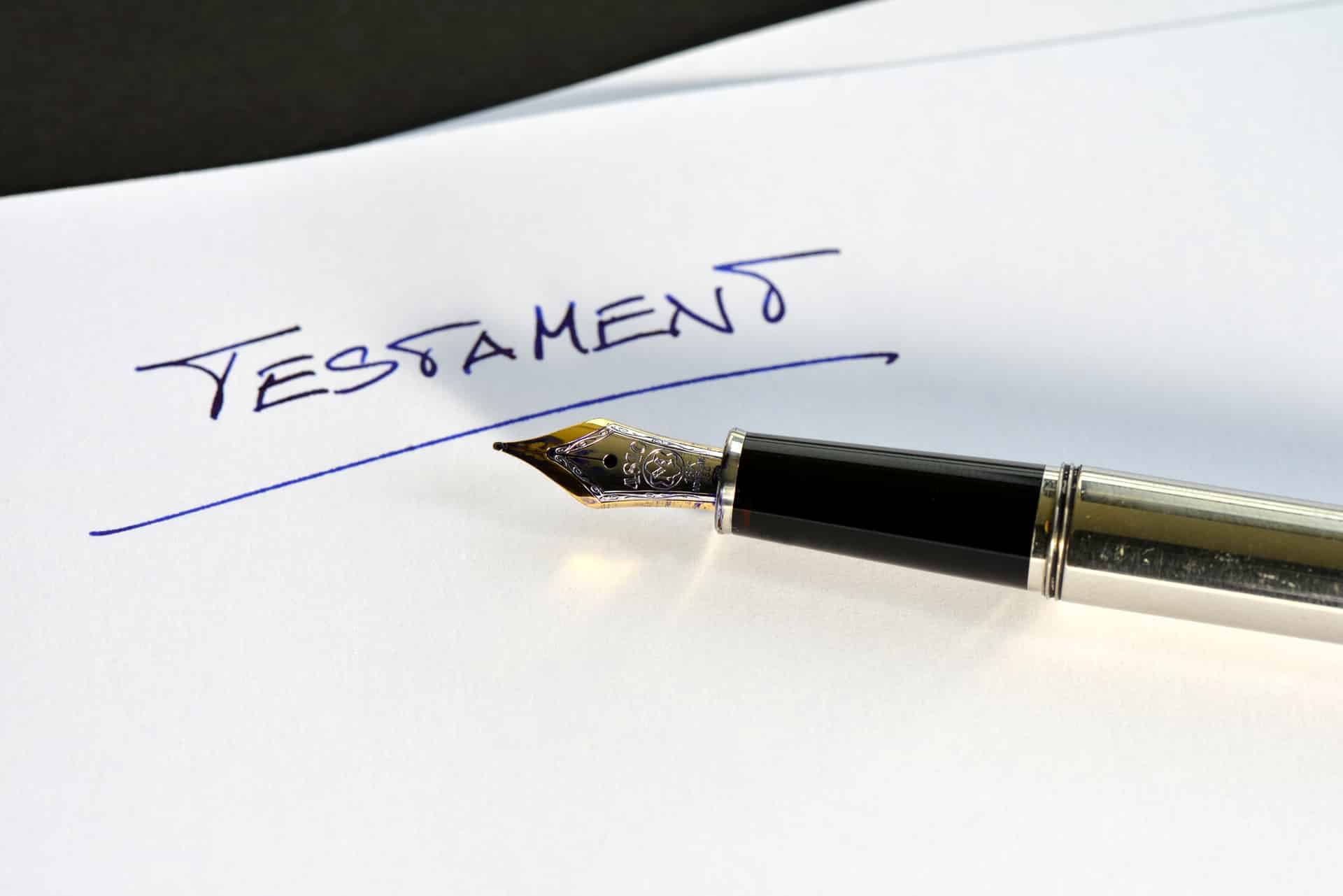 Handschriftliches Testament mit Füller | Erbrecht Würzburg